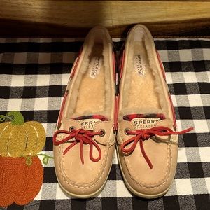 BNWOT Sperry boat shoe furry fur-lined buffalo plaid check red black womans 8